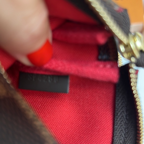 Louis Vuitton Mini Pochette Accessoires in Damier Bene - Picture 7 of 12